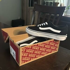 Brand new in box classic ward vans. Black and white. Never worn.